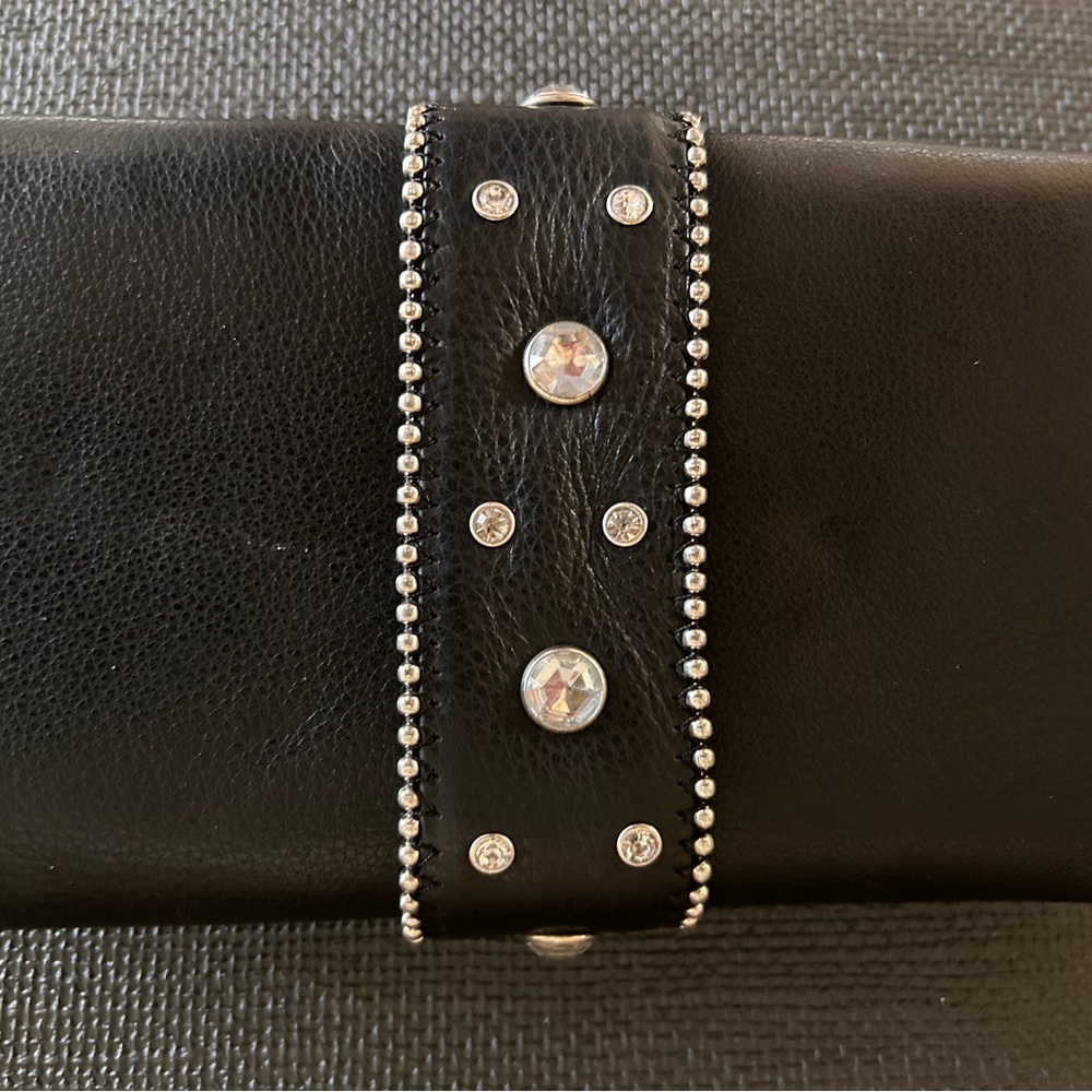Bling Wallet - Elegant Black Clutch with Silver Accents - Picture 3 of 12